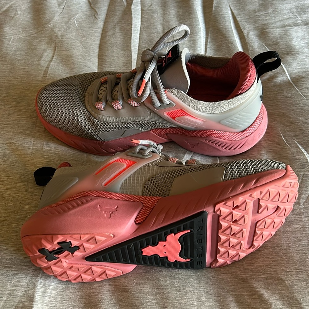 Like new Women’s Under Armor Project Rock 5 Training shoe